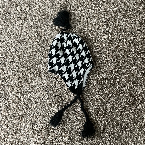 Black and White Houndstooth Winter Hat with Pom-pom and Earflaps - Picture 4 of 5